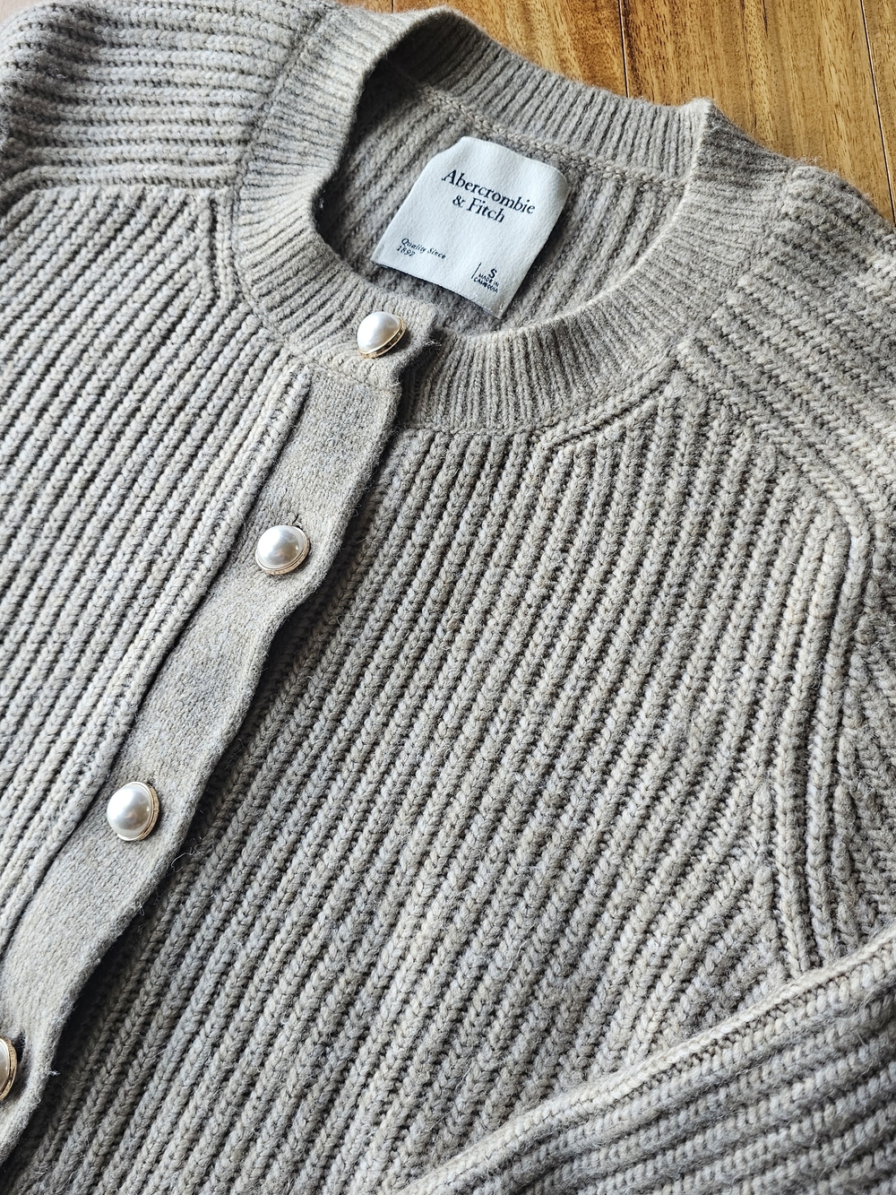 Abercrombie & Fitch Taupe Ribbed Pearl-Button Cropped Cardigan Size Small